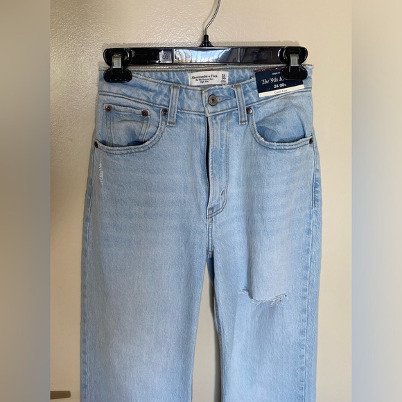 NWT Abercrombie and Fitch The 90’s Relaxed Jeans High Rise in Medium Wash - Picture 3 of 9